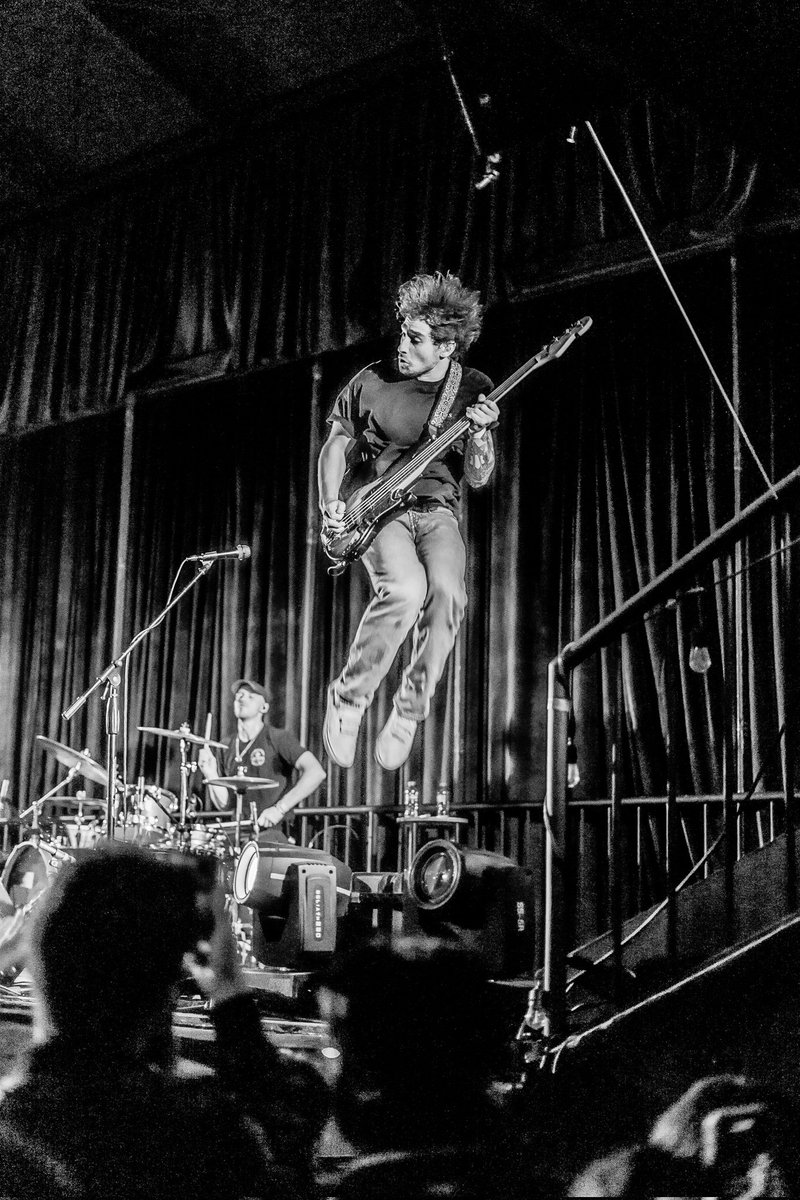 _MrIndie's tweet photo. Dead Poet Society llegó con toda la actitud de un buen rock para iniciar los conciertos este año al Foro Indie Rocks! 😎🔥🤟🏻

📸: @makerocha

#ConceryPhotography
#DeadPoetSociety #ConcertPhotography #concert #rock #cdmx #music https://t.co/08X8XUs7hF