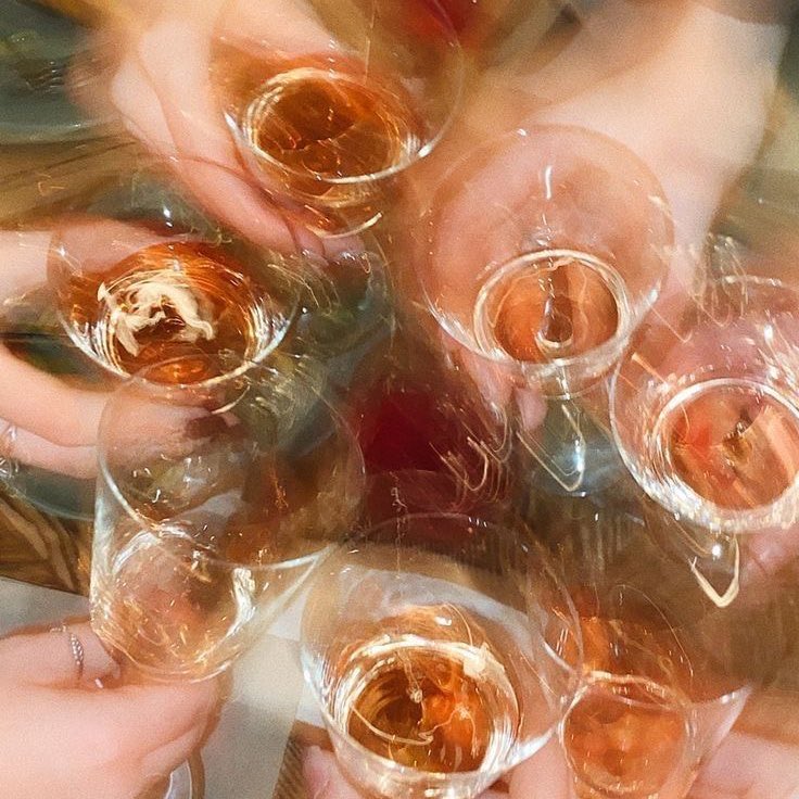 userbloomin's tweet photo. ⠀
⟳ 𝗥𝗲𝘁𝘄𝗲𝗲𝘁 or 𝗛𝗲𝗮𝗿𝘁

I will give you a glass of cocktail 
based on the vibe I get from you.
⠀
♡ https://t.co/H9iaZ6SDvW
