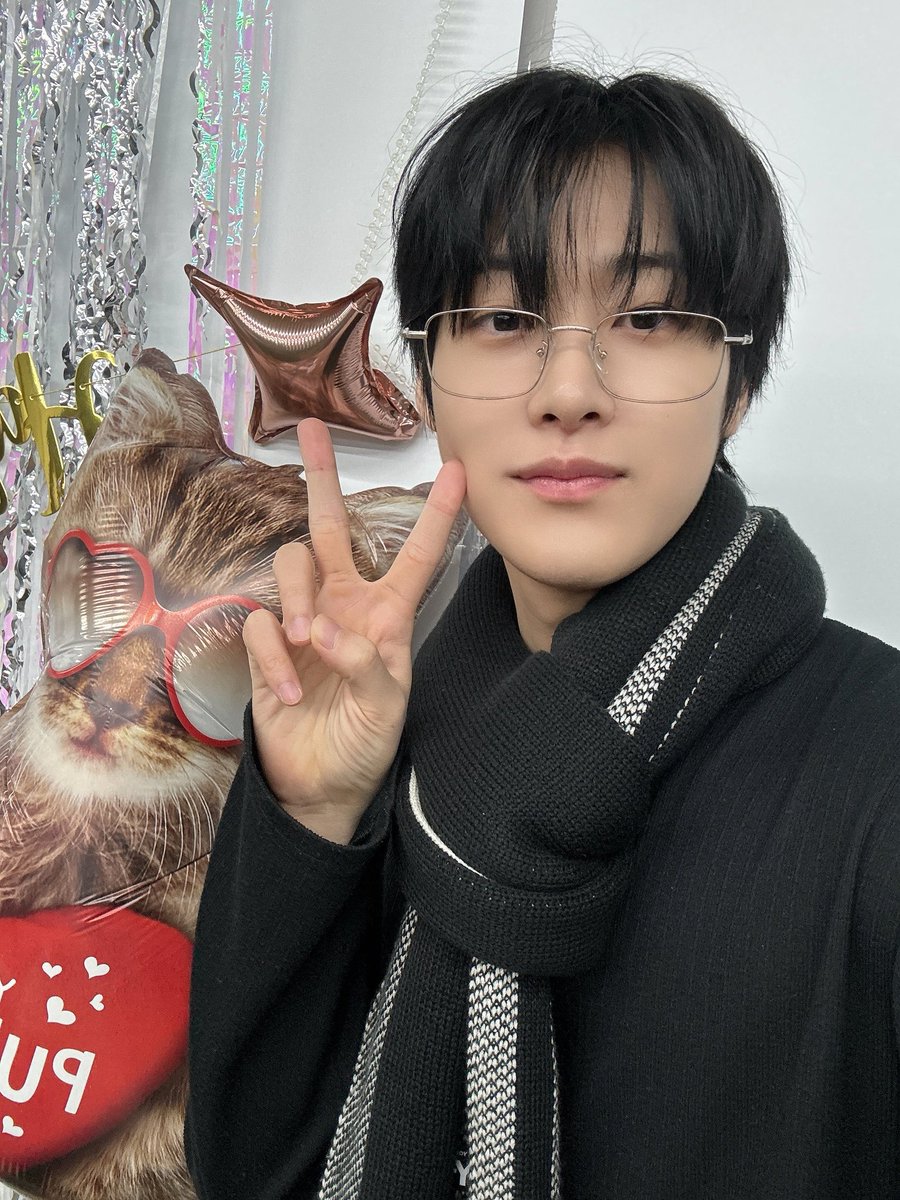 YonghaBrasil's tweet photo. [FOTO] 11.01.25

Atualização no Twitter oficial do WEi.

"Um dia cheio de animação 🎶 O aniversário do Nyongha foi quentinho graças aos RUis 🩵 Obrigado por tornar este aniversário inesquecível.
Tenha uma noite aconchegante com o Nyongha 😻" https://t.co/FgQ1qE8Rln