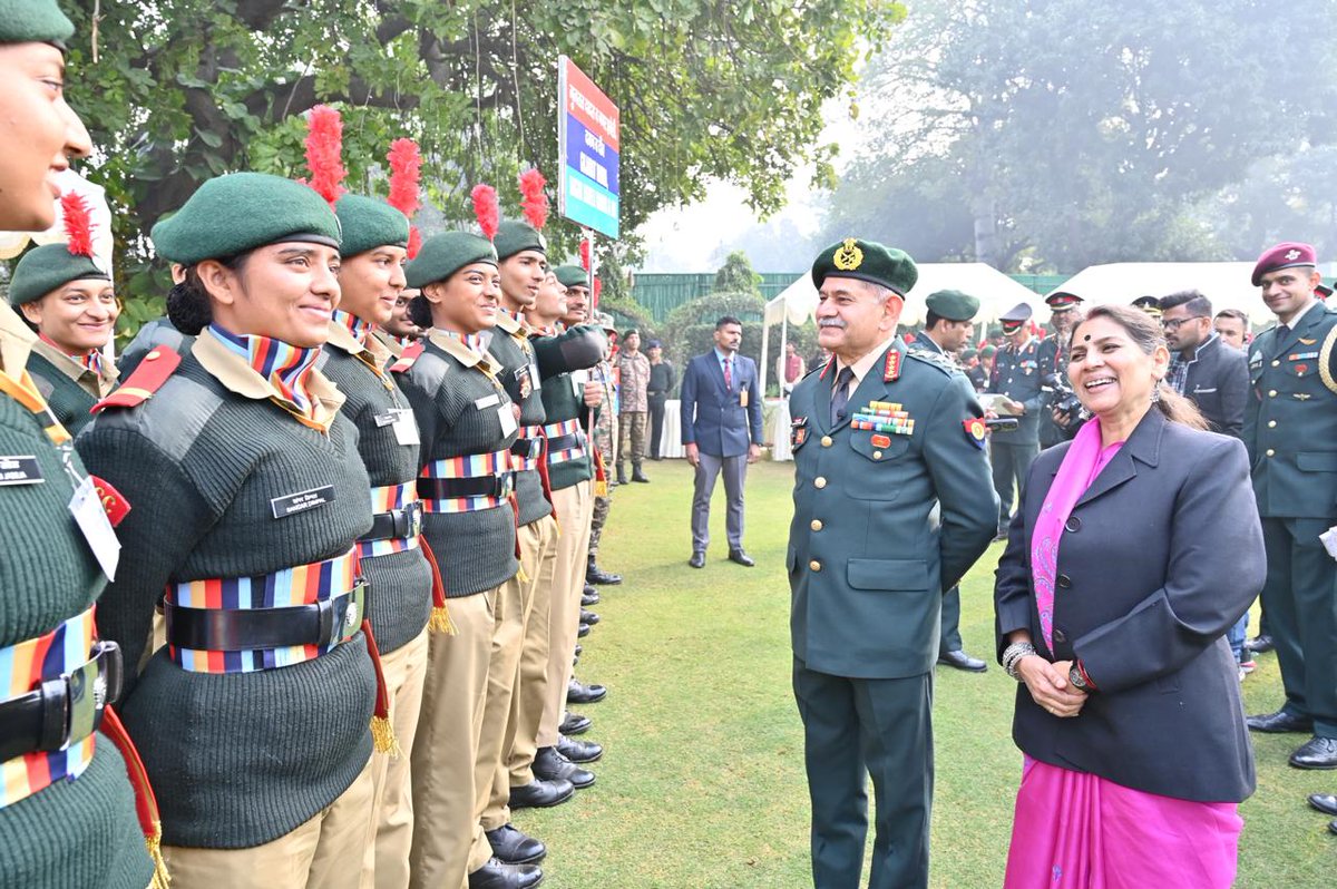 adgpi's tweet photo. NCC Cadets at #ArmyHouse
#GeneralUpendraDwivedi, #COAS and #MrsSunitaDwivedi, President #AWWA, warmly welcomed National Cadet Corps, #NCC cadets at #ArmyHouse.
#COAS interacted with the cadets and discussed the important role of NCC in national unity and social cohesion. He spoke to the cadets on the importance of discipline, perseverance, hard work and leadership in shaping their future destinies.
#COAS also felicitated selected achiever cadets to motivate them. Sharing experiences from his own life, he exhorted all cadets to imbibe India's time tested values and excel in all walks of life.
#IndianArmy
@DefenceMinIndia
@SpokespersonMoD
@HQ_IDS_India
@HQ_DG_NCC