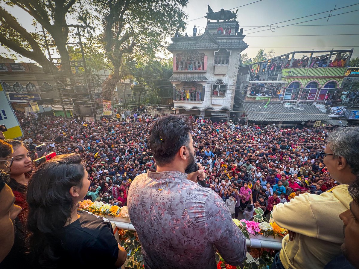 idevadhikari's tweet photo. Houseful 4th week..#Khadaan fever all over Bengal 
Single Screen Bengal Tour of Khadaan ❤️🧿🧿🧿 https://t.co/ym1YzHGTL5