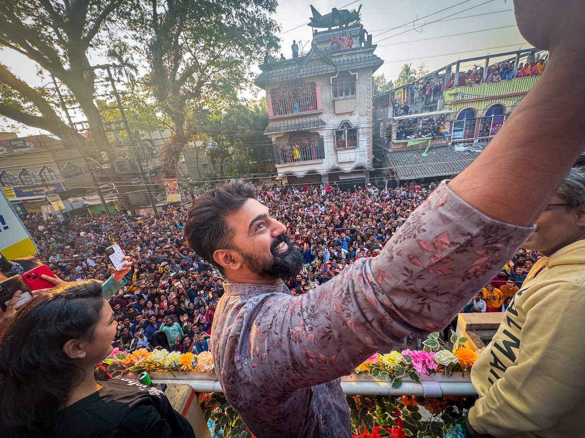 idevadhikari's tweet photo. Houseful 4th week..#Khadaan fever all over Bengal 
Single Screen Bengal Tour of Khadaan ❤️🧿🧿🧿 https://t.co/ym1YzHGTL5