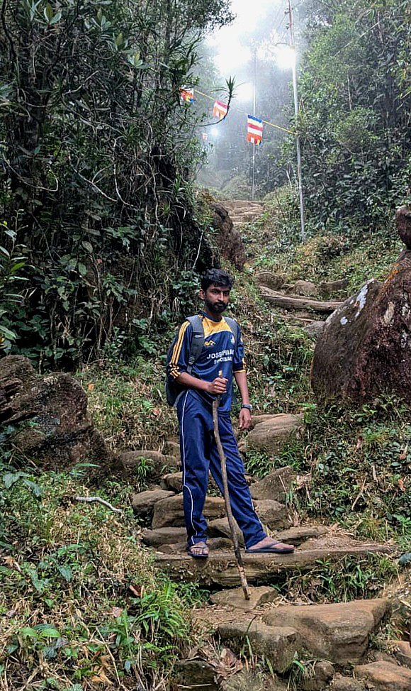 akhilasg's tweet photo. කිසිම අතුරු ආන්තරාවක් නැතුව අපිව පරිස්සමෙන් වන්දවලා කරගත්ත පිනෙන්, තව වැඩි වැඩියෙන් සිරිපා කරුනාකරන්න ලැබේවා... ❤️🙏 https://t.co/AfsEwB1Q4j