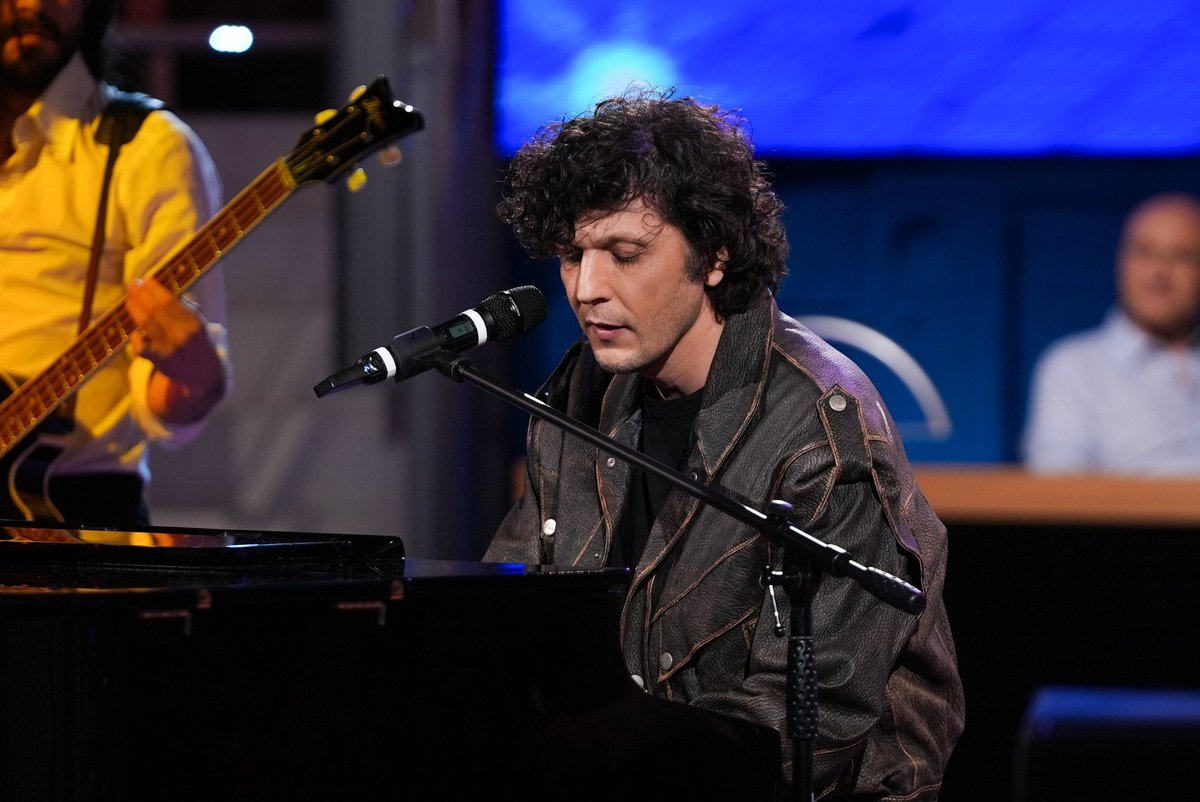 MetaErmal's tweet photo. Il campione a @AmiciUfficiale https://t.co/vEKlYwgyU0
