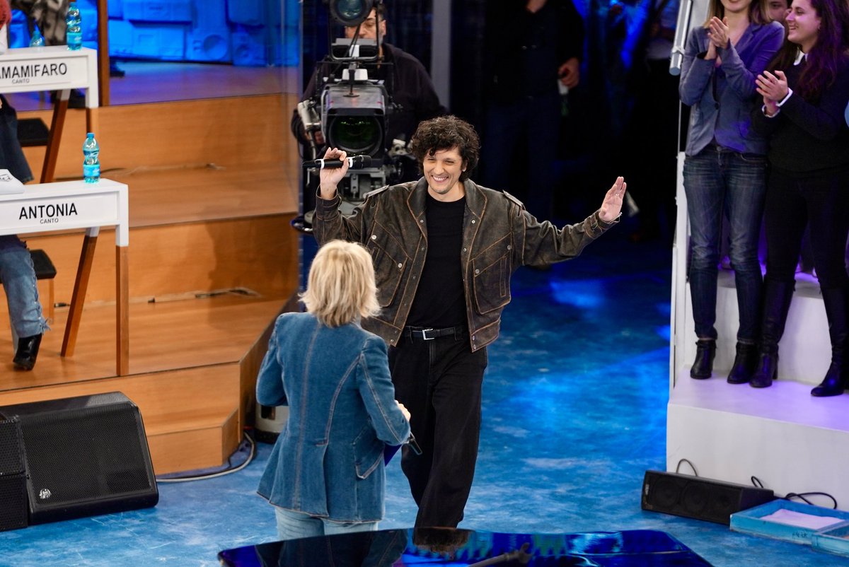 MetaErmal's tweet photo. Il campione a @AmiciUfficiale https://t.co/vEKlYwgyU0
