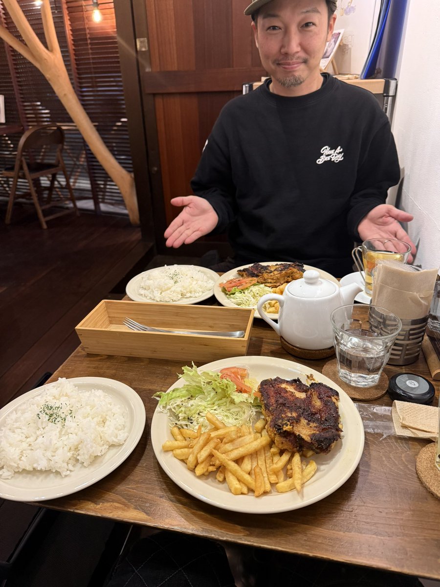 shinyomag's tweet photo. #Geruga のウェアをゲットした後、そのまま
#ユナイテッドカフェ 世田谷で、加藤ノブキくんと@nobtree ここのイチオシメニューのタンドリーチキン の会
だいぶ寒い… https://t.co/y1oyWNtYOq