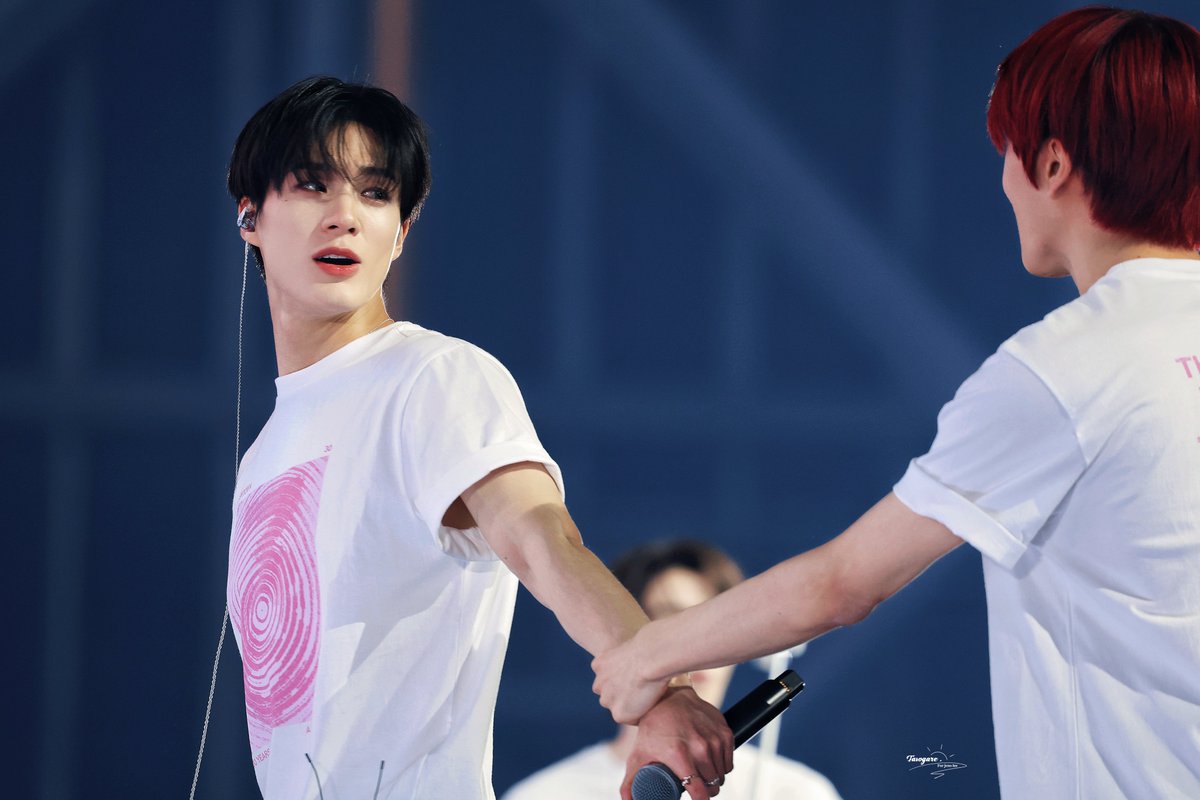 TASOGARE_0423's tweet photo. 250111 SMTOWN 
👬🏻
#제노 #JENO #NCTDREAM  #NCT https://t.co/Rg758OJ6BG