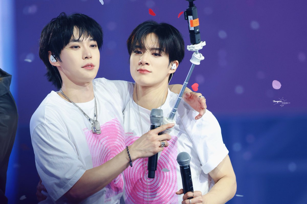 TASOGARE_0423's tweet photo. 250111 SMTOWN 
👬🏻
#제노 #JENO #NCTDREAM  #NCT https://t.co/Rg758OJ6BG