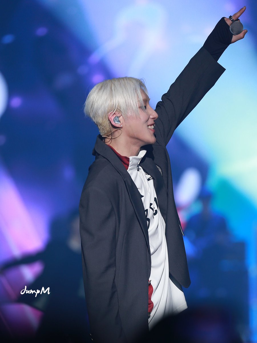 250111 눈부셔 <a href="/jongup_official/">Jongup_Official</a> 
#문종업 #MoonJongUp 
#Farewell_Earth