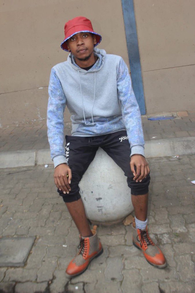 MbazimaThomason's tweet image. Help us find Didintle Matjila aged 27 who was last seen wearing the very same black trackpants, green tekkies, light grey hoodie with blue stripes, and wearing a cap at Soshanguve EXT 8B. Anyone with information to contact 0765896994/ 0738588183.