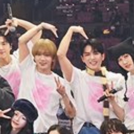 ryeokdi's tweet photo. yewook heart sign

2023                                            2025 https://t.co/ddr4ItSMwA