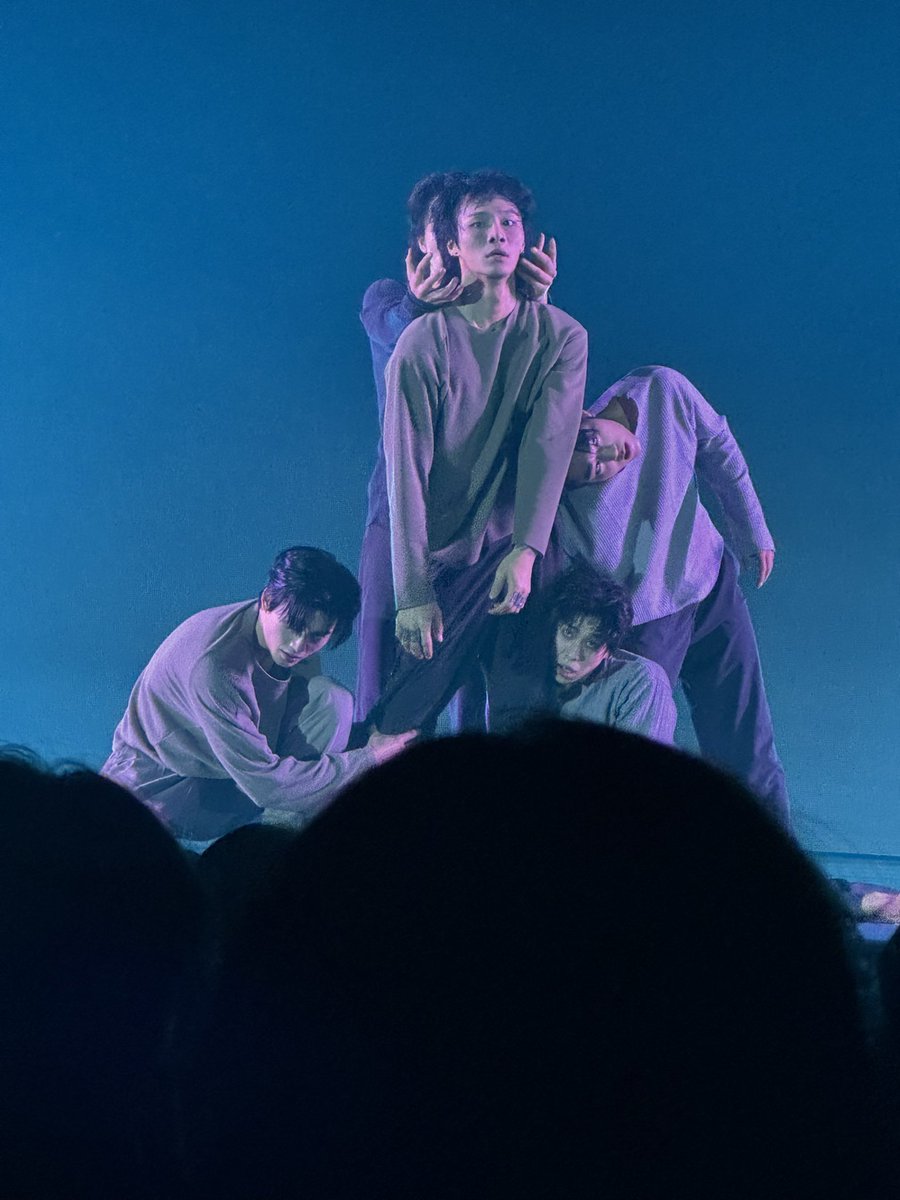 무간 무대집중력 완전 좋앙. 음악 없는 구간에서 완전 울컥했어. 아 넘 멋짐 폭발임