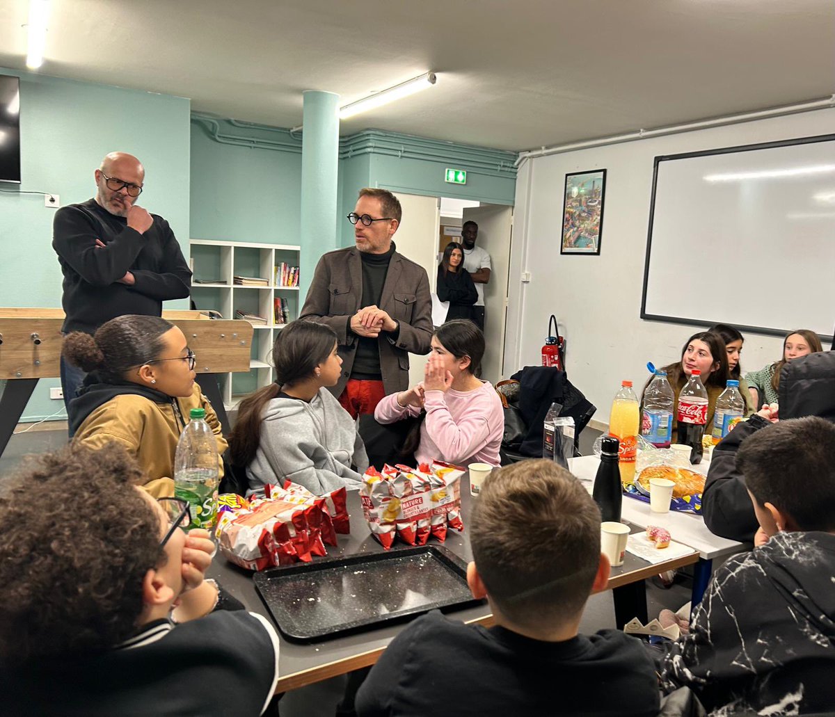 ait_eddie's tweet photo. Déjeuner à l’Accueil de loisirs jeunes (#ALJ) et séance de travail en salle du Conseil municipal, les membres du Conseil local de la jeunesse de Carrières-sous-Poissy ont fait leur rentrée ce samedi 11 janvier.

Plaisir de les retrouver en ce début d’année 2025.

#jeunesse #engagement #citoyen #conseillocaldelajeunesse #clj #carrieressouspoissy