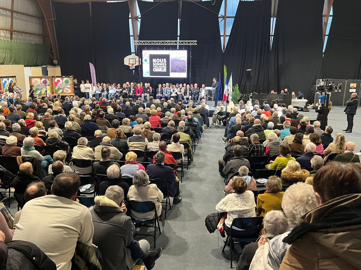 pierre_bedier's tweet photo. À Villepreux pour une très belle cérémonie des vœux où nous étions nombreux autour de @JBHamonic, maire entreprenant et investi pour sa commune, et en présence du Ministre @jnbarrot. Que de belles réalisations et de beaux projets. Bonne année aux Villepreusiens ! https://t.co/yyuUWQTiOk