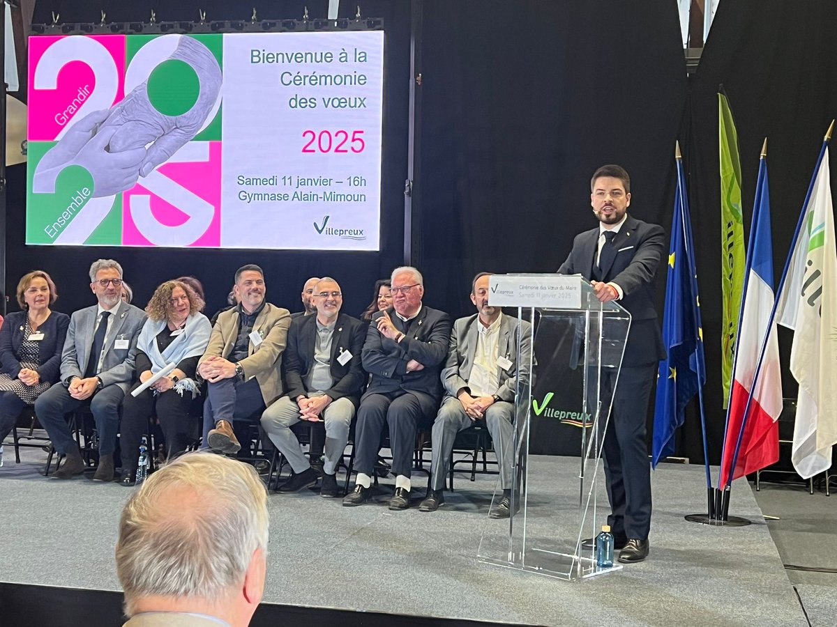 pierre_bedier's tweet photo. À Villepreux pour une très belle cérémonie des vœux où nous étions nombreux autour de @JBHamonic, maire entreprenant et investi pour sa commune, et en présence du Ministre @jnbarrot. Que de belles réalisations et de beaux projets. Bonne année aux Villepreusiens ! https://t.co/yyuUWQTiOk