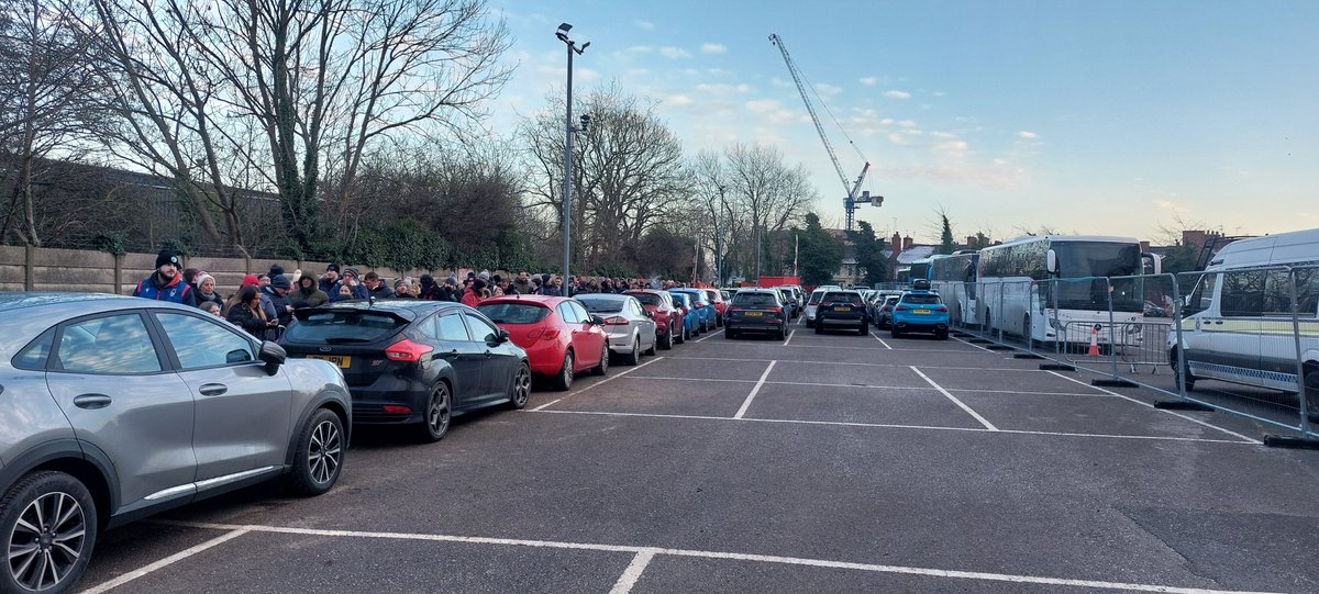 mossyeveq's tweet photo. @NFFCServices I can argue the vast majority is a lie and I myself didn't get to my seat until 15:37pm and I have pictures showing huge queues up to 15:30 when an additional entrance was opened. https://t.co/4H2yHY6Q8t