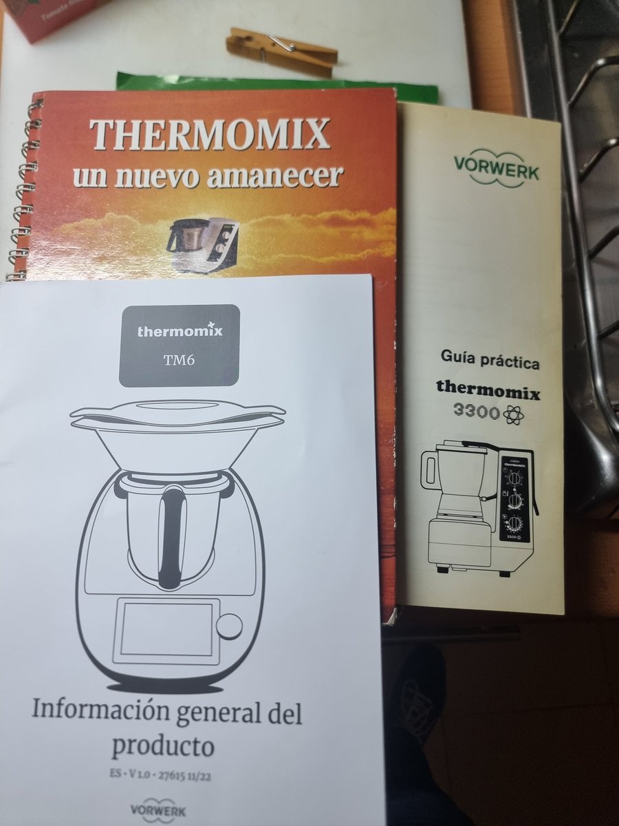YerayJMS's tweet photo. @vorwerk_gruppe 3 Generationen von Thermomix. Danke! https://t.co/y8CaZSdnAq
