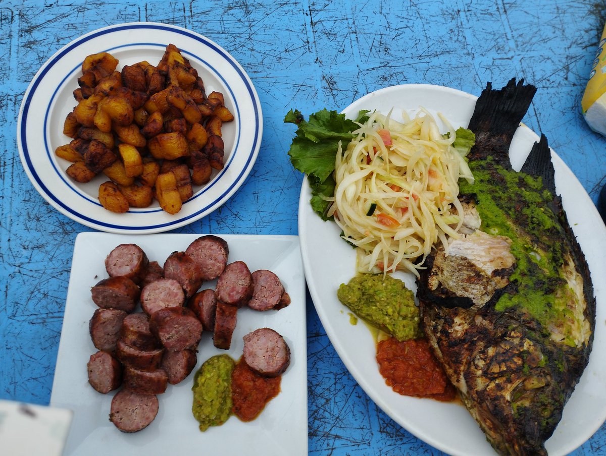 StphaneVictori3's tweet photo. Si tu veux bien manger à Abidjan une seule adresse :

Chez Jean Pierre L'étoile 

Au marché de M'Badon. 
En 2025, il faut filter ce que tu manges. 

#LeVictorieux https://t.co/rhFuexOVaW