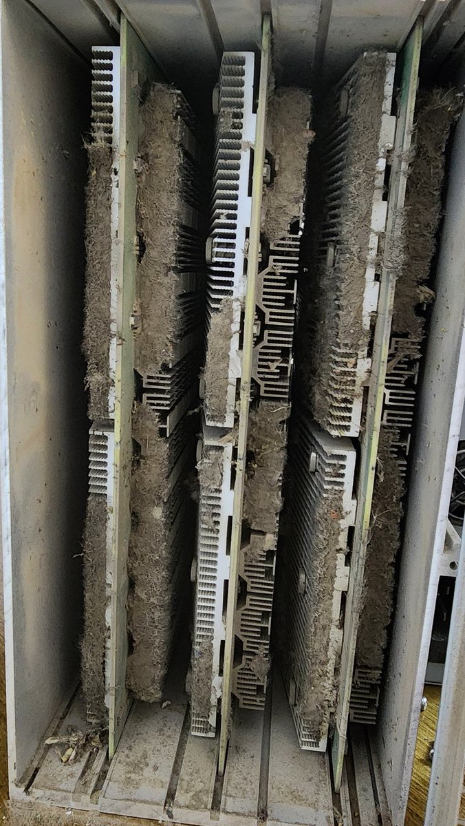 KaspaPulse's tweet image. 📢 I received my #KS3M miner from @IceRiverMiner hosting service, but it arrived in terrible condition (see images). The miner shows a complete lack of maintenance, which could severely impact its performance. This level of service is disappointing and unacceptable. #KASPA