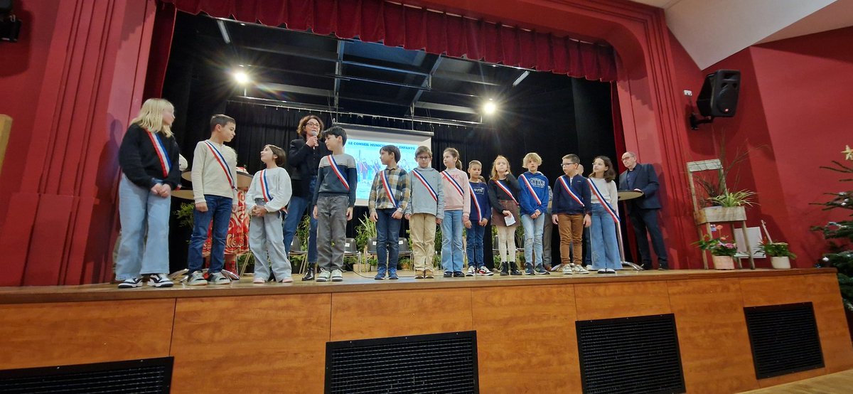 BrunetMichelle2's tweet photo. Présente ce matin pour représentée la Region @paysdelaloire, à la cérémonie des vœux de St Martin des Noyers suite à l'invitation de son maire Christophe Gouraud. Très bon moment de convivialité. Une commune pleine de vitalité et des projets. 
@C_MORANCAIS @AimerAgirPDL https://t.co/oFpVHQMRoM
