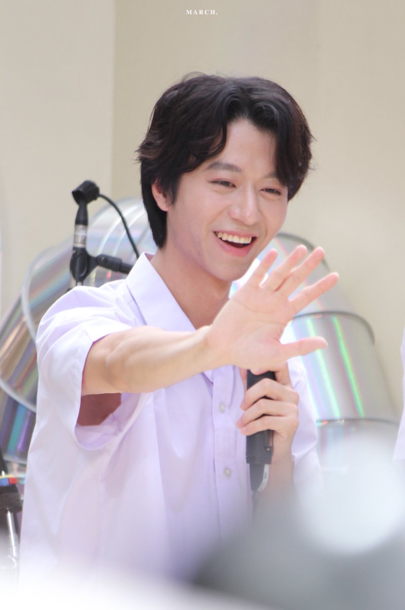 mmarchmm's tweet photo. สดใสรับแดดบ่ายสามโมง☺️☀️

#MarkMethasit @Mark_Recordy 
#SiamCenterxRECORDY 
#FriendofSiamCenter 
#RECORDY https://t.co/xBr9dwd24a