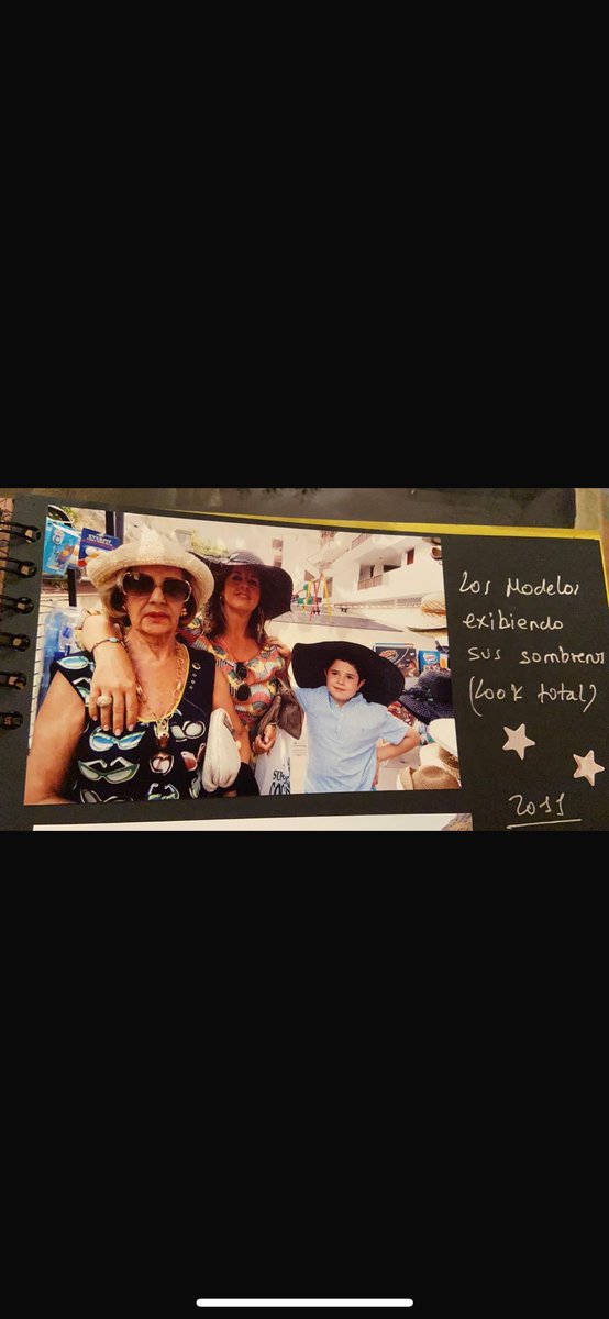 alexvarfer's tweet photo. el album que mi tía le hizo a mi madre por su cumple <3 https://t.co/qq5Tw95UZo
