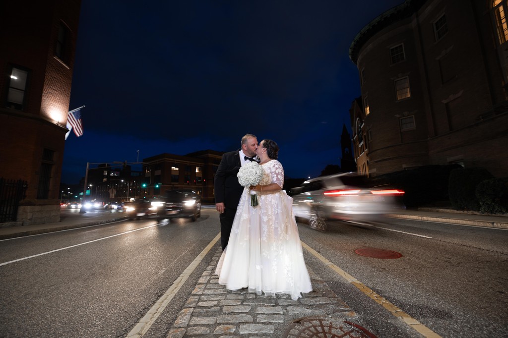 unitymike's tweet image. In the stillness of the world around them, their love stands timeless. A moment frozen in time, where nothing else matters but each other. 🌙💫 #TimelessLove #CapturedInTime #WeddingPhotography 
unitymike.com

#unitymike #BestofWorcester #WorcesterMA #NewEnglandWedding