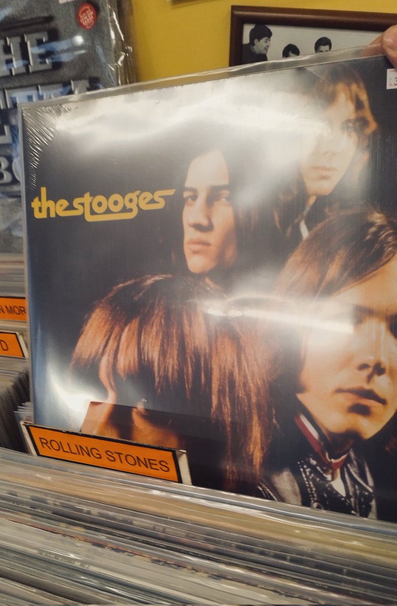 ActivistOfMusic's tweet photo. Just grabbed this masterpiece! 🎶
One of the best debut albums ever 💯
#TheStooges #Punk #punkroll #rocknroll #vinyl #records #recordshopping #recordstore https://t.co/SxQwmXwanr