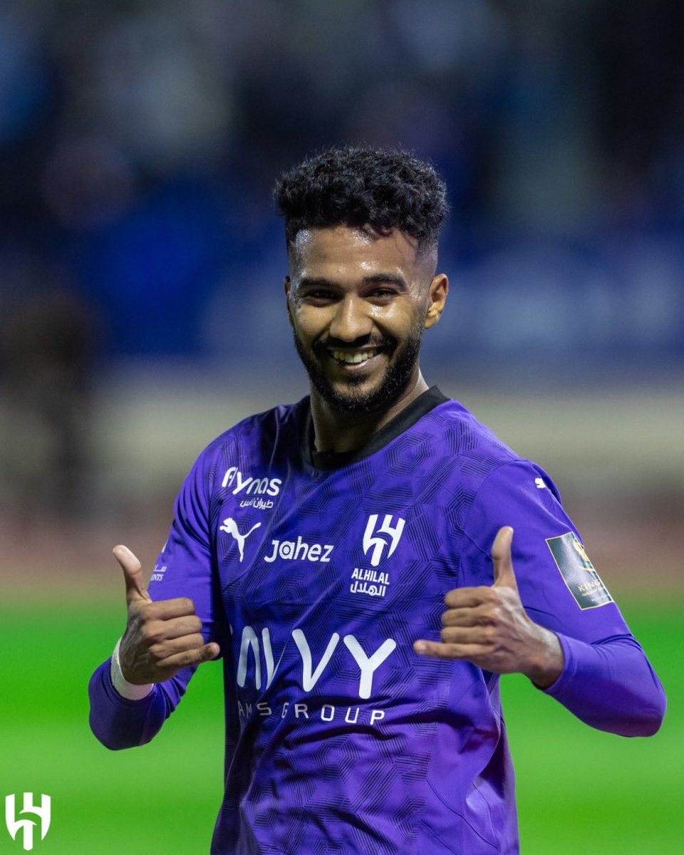 L1hfc2's tweet photo. مباراة منتهية وفايزين بالاربعه وقاعدين نلعب حاليًا بدون جناح ايسر وعنده خالد الغنام بالدكة 

طيب ليه كل هالترقيع بالملعب وليه ما يعطيه فرصه لو لدقائق .. والله اللي صايرله شيء يقهر ! https://t.co/vGqq9pBgTG
