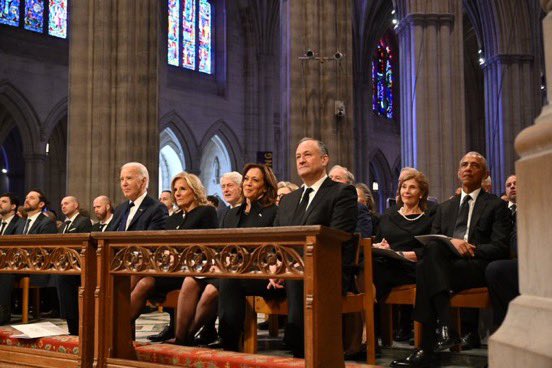 julia_doughty's tweet photo. Brilliant. This photo is strategic and gorgeous. Thanks to the angle and that pillar, everything looks perfect. #CarterFuneral #GreatPresident #GreaterHuman #Respect #RIP https://t.co/prIbkW5bf0