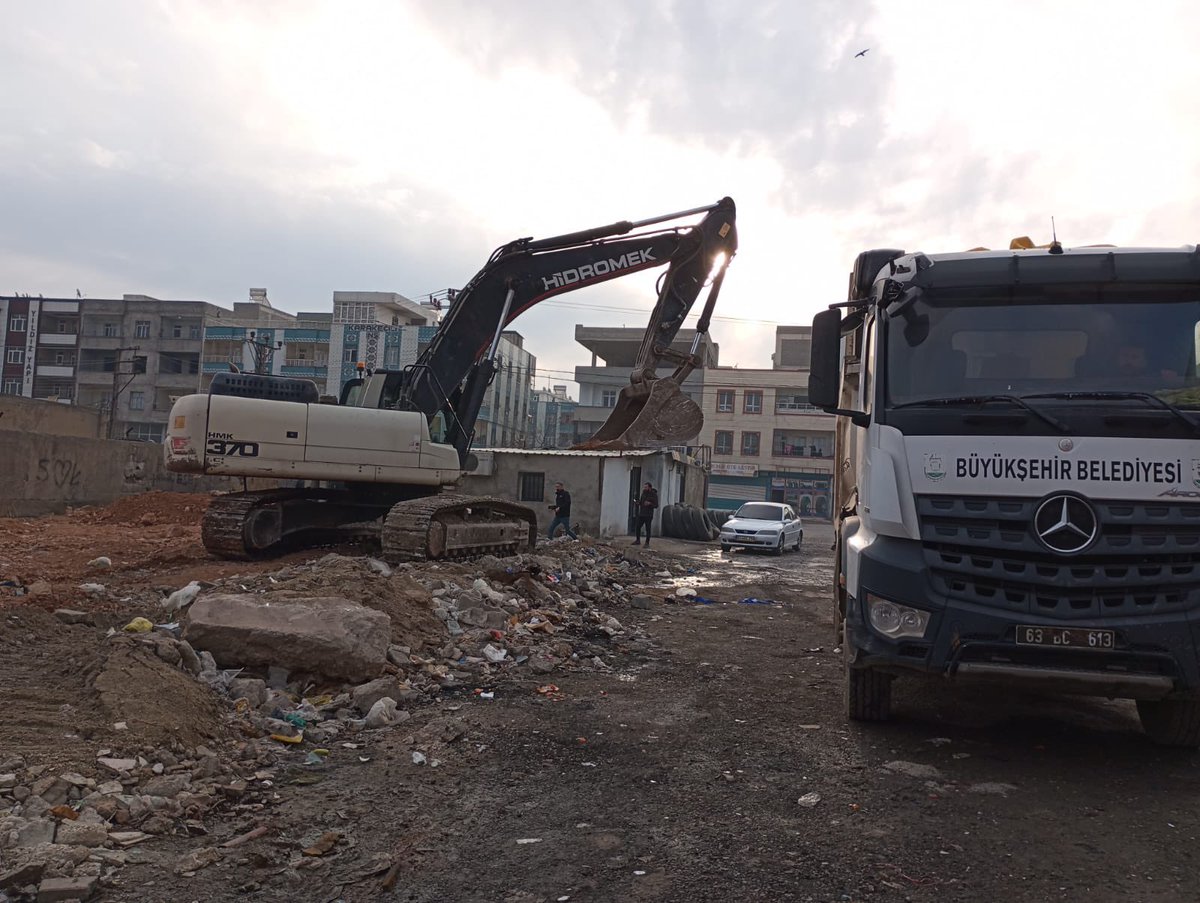 sbbf285411's tweet photo. Vatandaşımızdan gelen talep neticesinde Eyyübiye ilçesi Eyüpkent Mahallesi hafriyat temizlik çalışması gerçekleşmektedir. https://t.co/2nHrVt8J0m