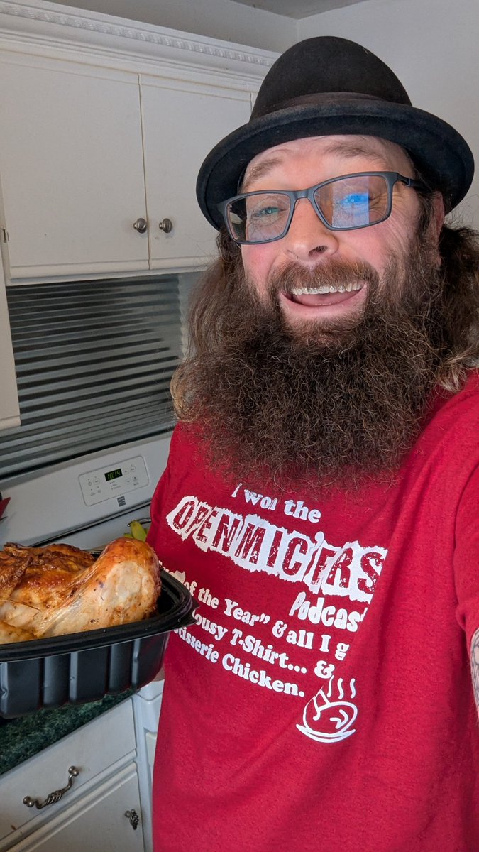 TVsTravis tweet media