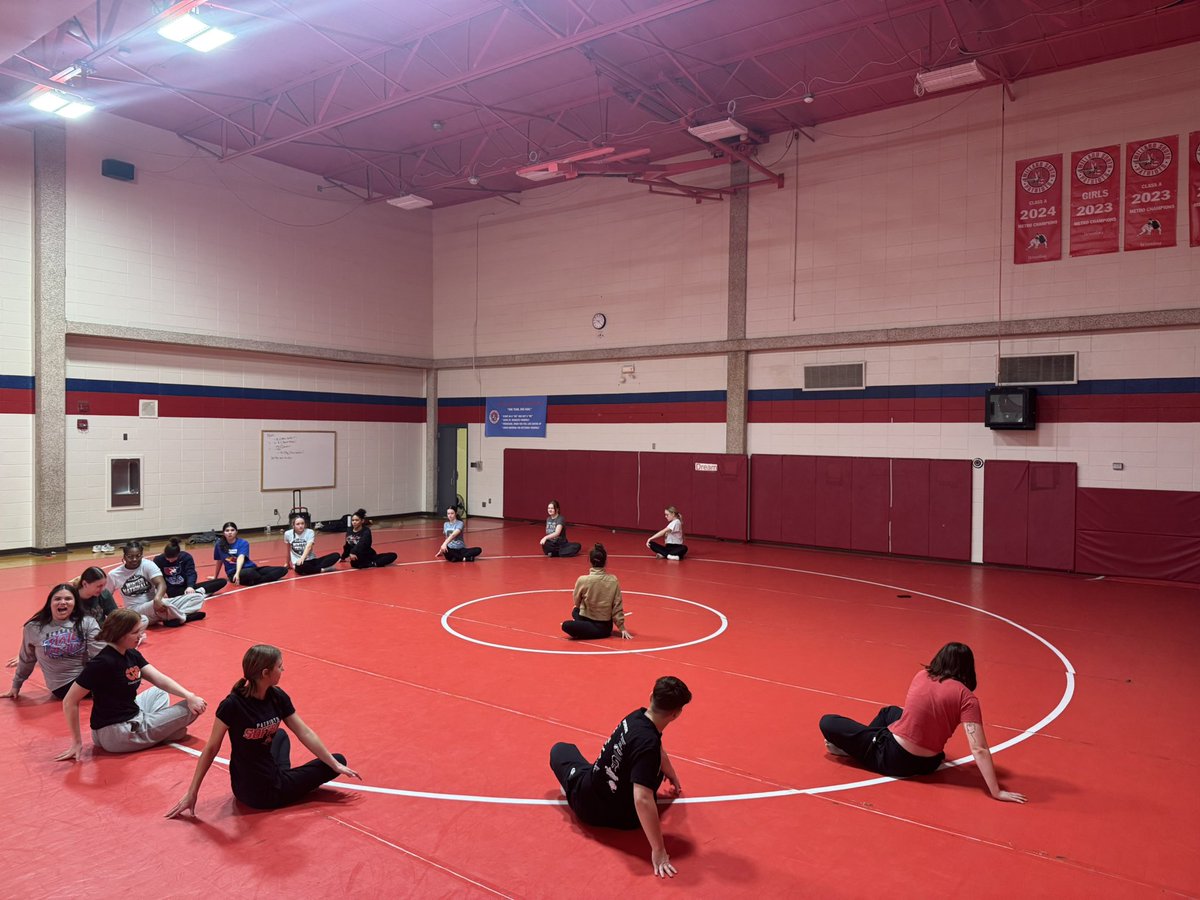 MSGirlsWrestle's tweet photo. A day off from wrestling calls for a little Saturday morning yoga! https://t.co/ZDhq1iM6oO