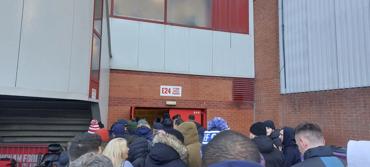 mossyeveq's tweet photo. @NFFC 30mins in and an additional gate is only just opened but will probably take atleast another 10mins for everyone to get in.
Still no communication.
Why was KO not delayed!! https://t.co/oautEwHQDV
