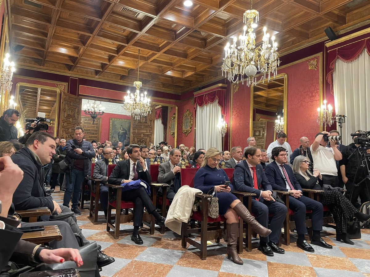 bsagustino's tweet photo. Enhorabuena a  Carla Anahí Juve, autora del Cartel Oficial de la Semana Santa de Granada 2025 y al presentador del cartel, José Daniel Montoro.

#SSantaGR25

@vox_granada @MonicaGrx https://t.co/Vp1vVkaFO2