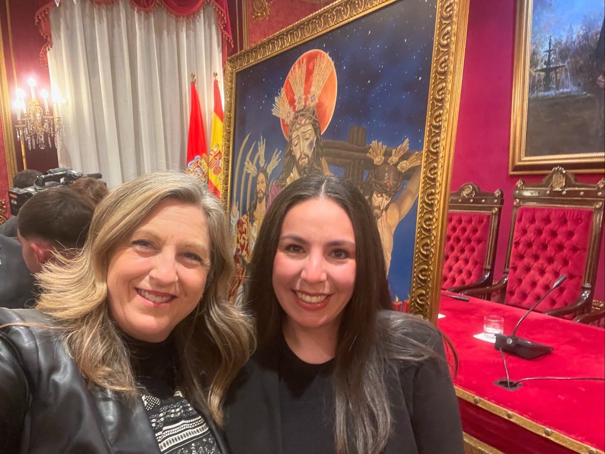 bsagustino's tweet photo. Enhorabuena a  Carla Anahí Juve, autora del Cartel Oficial de la Semana Santa de Granada 2025 y al presentador del cartel, José Daniel Montoro.

#SSantaGR25

@vox_granada @MonicaGrx https://t.co/Vp1vVkaFO2