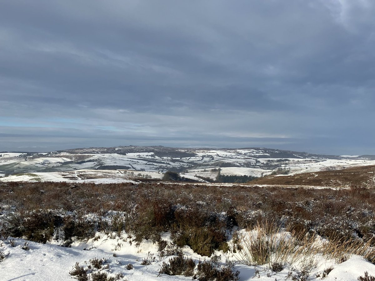 AliJHaines's tweet photo. Stunning views this morning from atop the icy Long Mynd. Photos my own. #Shropshire https://t.co/ArihHFJEyJ