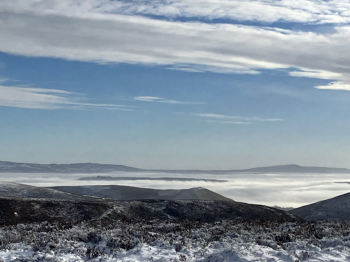 AliJHaines's tweet photo. Stunning views this morning from atop the icy Long Mynd. Photos my own. #Shropshire https://t.co/ArihHFJEyJ