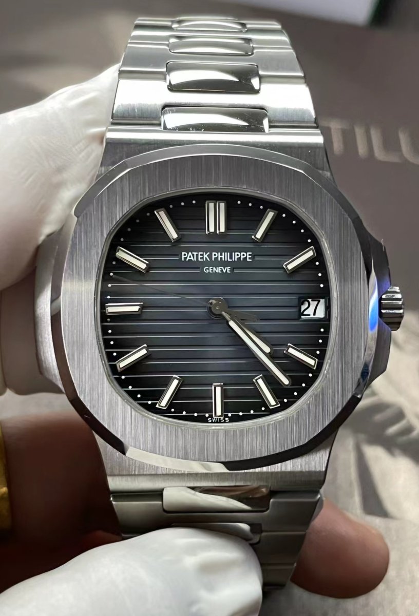 ✅Like New
✅Model : Patek Philippe Nautilus 5711/1A
✅Year: 2016
✅Dial: Blue
✅Case Diameter: 40mm
✅Case Material: Steel
✅Bracelet: Steel
✅Full set

$101000
Free shipping