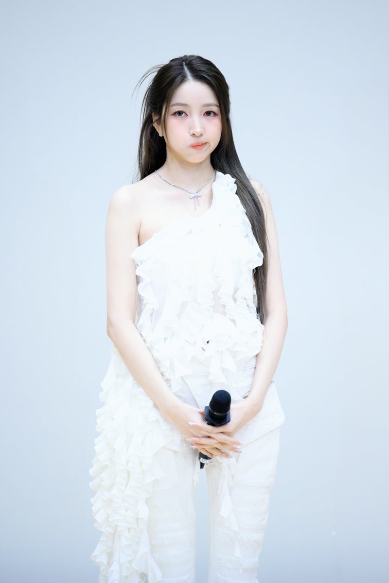 250111 미니팬미팅

from 15
to 25

 #여자친구 #GFRIEND 
#소원 #sowon 
#김소원 #kimsowon