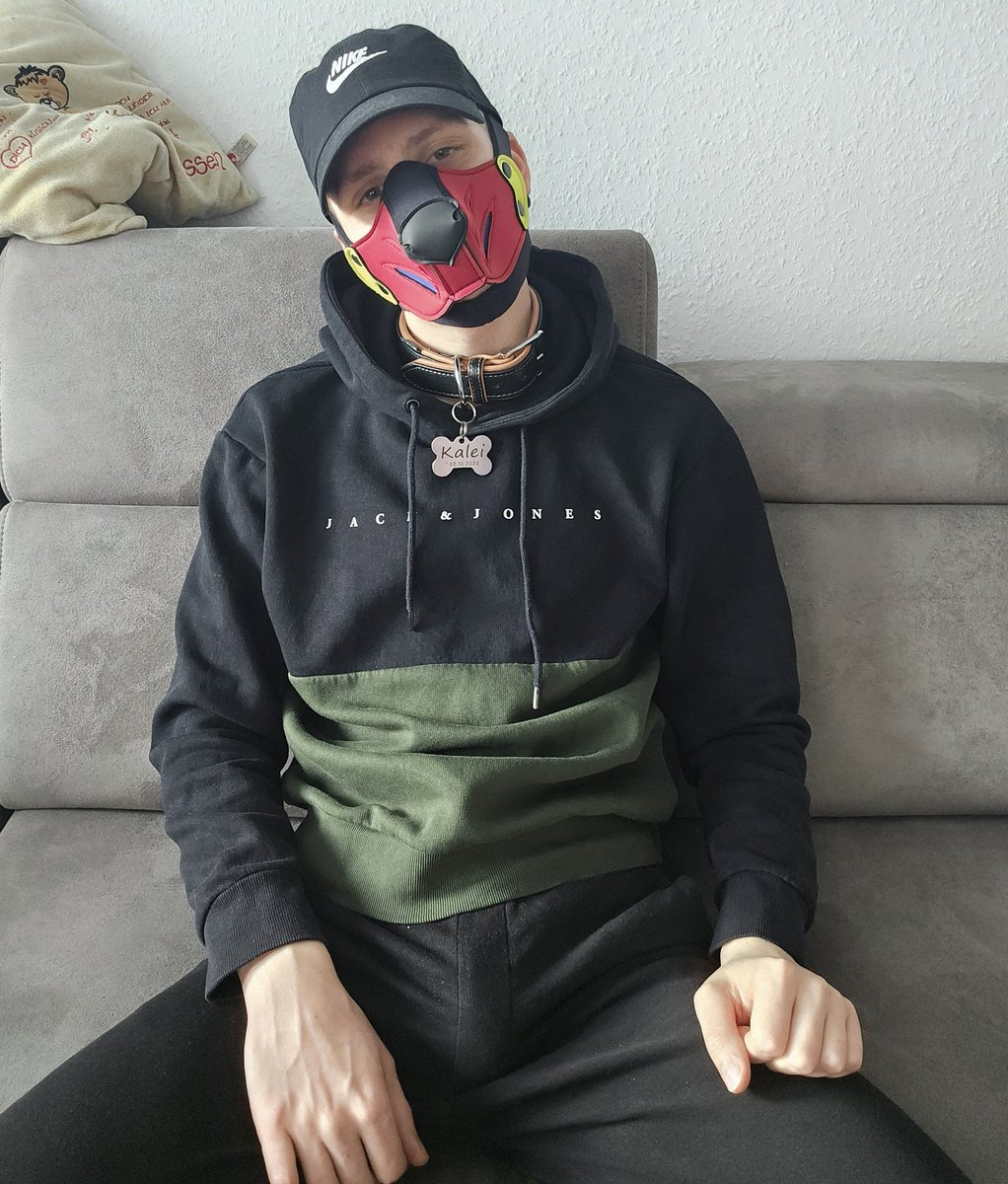 Samstags etwas chillen und dabei  horny sein hehe 😏😁
#gay #puppy #humanpup #men #nfsw #guy #pupplay