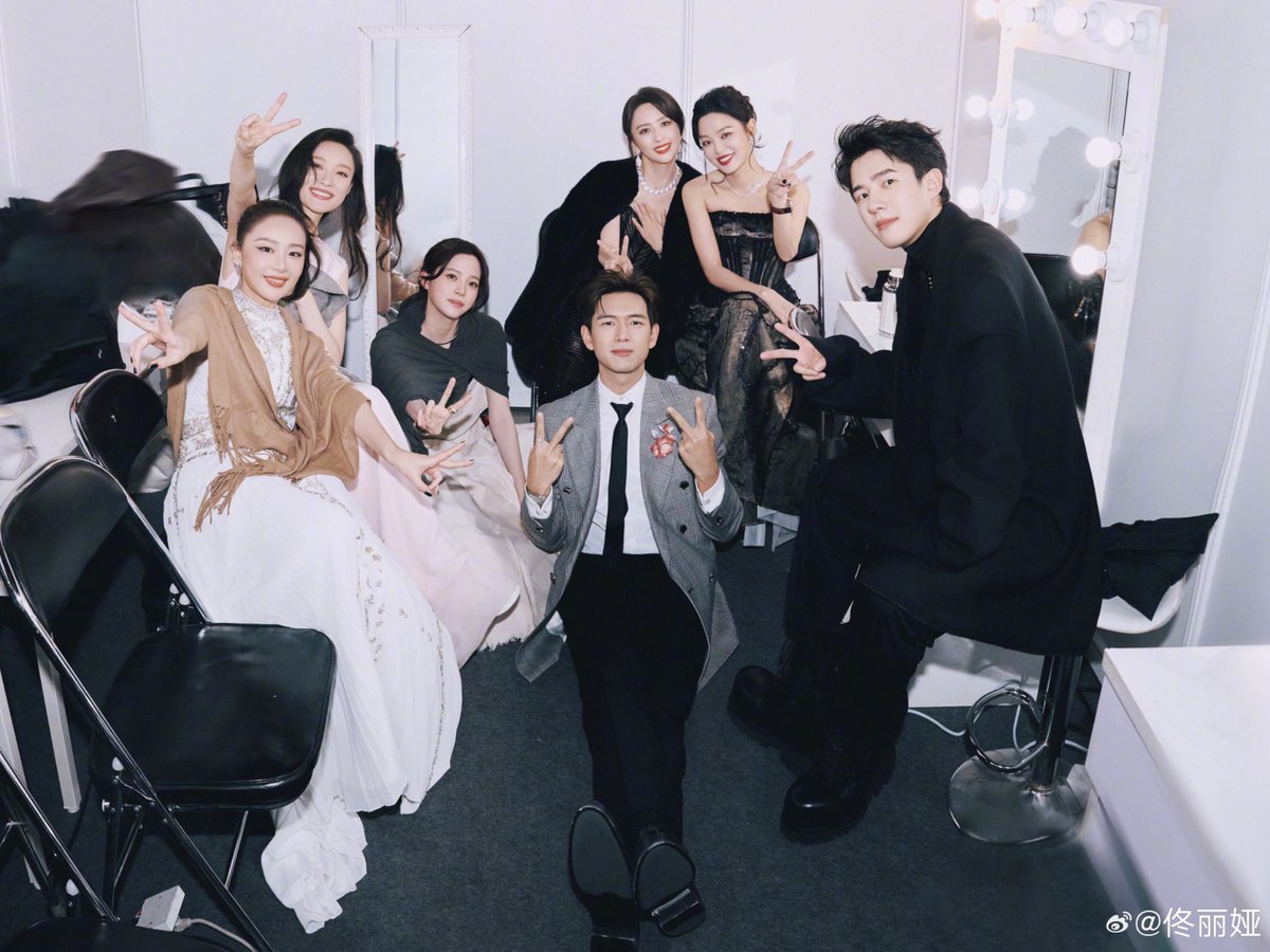dramapotatoe's tweet photo. #TongLiya shares snaps from backstage at 2024 Weibo Night with Gao Ye, Ni Ni, Ouyang Nana, Li Xian, Xin Zhilei and Liu Haoran https://t.co/ljWwO7aeug