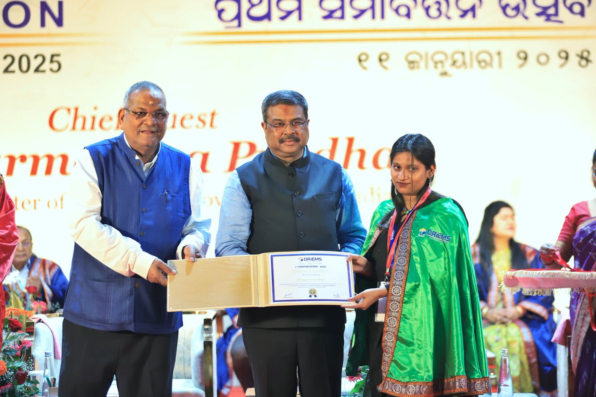 dpradhanbjp's tweet photo. କଟକ ଜିଲ୍ଲା ଟାଙ୍ଗୀ ସ୍ଥିତ ଡ୍ରିମ୍ସ ବିଶ୍ୱବିଦ୍ୟାଳୟର ପ୍ରଥମ ସମାବର୍ତ୍ତନ ଉତ୍ସବରେ ଯୋଗଦେଲି । ଓଡ଼ିଶାର ସାରସ୍ୱତ ଭୂମି ତଥା ବୌଦ୍ଧିକ ବିଚାରର ଏନ୍ତୁଡ଼ିଶାଳର ପରିପାର୍ଶ୍ୱରେ ଡ୍ରିମ୍ସ ବିଶ୍ୱବିଦ୍ୟାଳୟ ଅବସ୍ଥାପିତ । ଡ୍ରିମ୍ସର ଅନତି ଦୂରରେ ଉତ୍କଳ ଗୌରବ ମଧୁସୂଦନ ଦାସଙ୍କ ଜନ୍ମସ୍ଥାନ ଏବଂ ଗଣକବି ବୈଷ୍ଣବ ପାଣିଙ୍କ କର୍ମଭୂମି ଅଛି । ସାରଳା ଦାସଙ୍କ ଦ୍ୱାରା ଓଡ଼ିଆ ମହାଭାରତ ଏହି ପାଶ୍ୱବର୍ତ୍ତୀ ଅଞ୍ଚଳରେ ରଚନା କରାଯାଇଛି ।