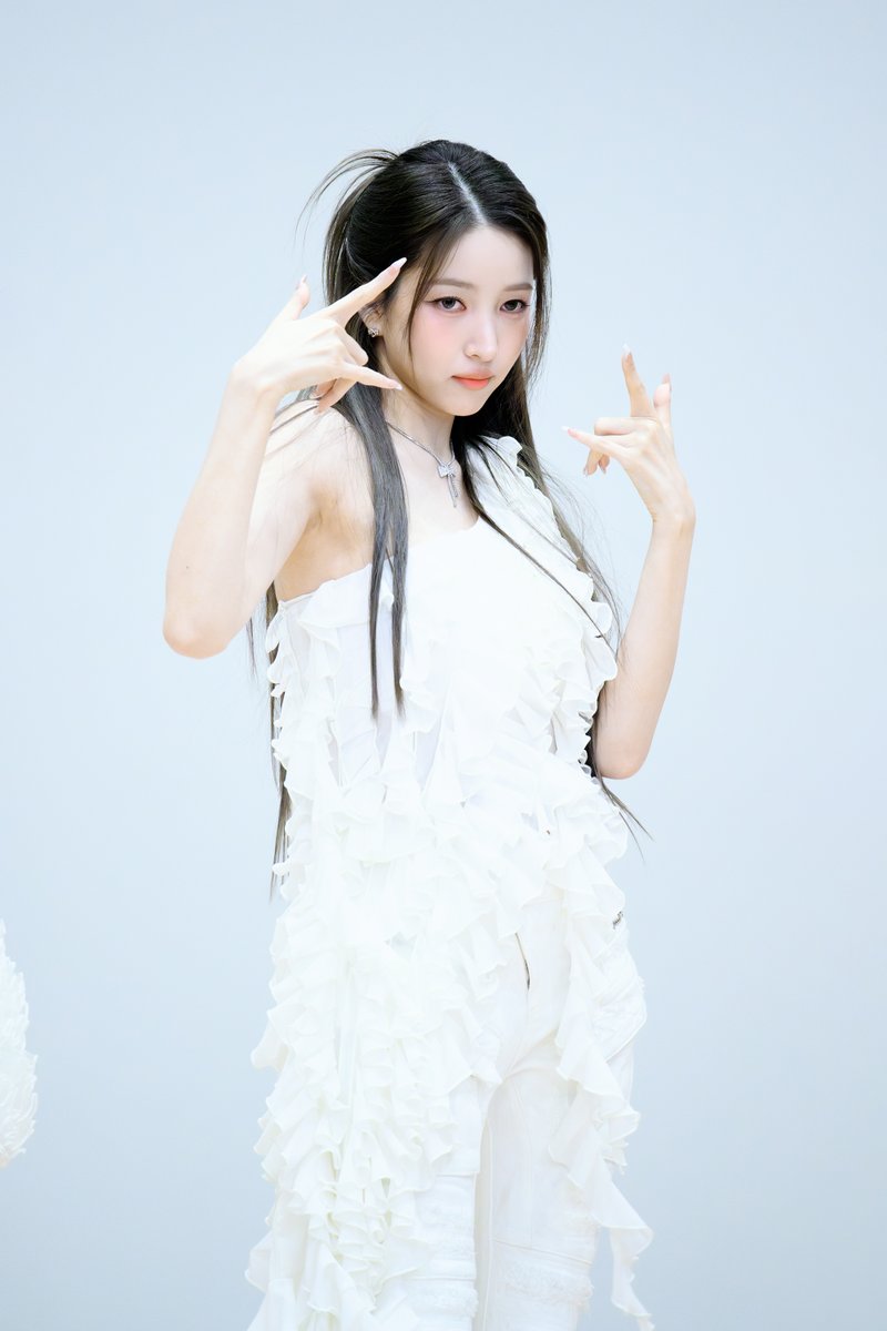 Law_Sowon's tweet photo. 250111 미니팬미팅

from 15
to 25

 #여자친구 #GFRIEND 
#소원 #sowon 
#김소원 #kimsowon https://t.co/KyAD1izQfU