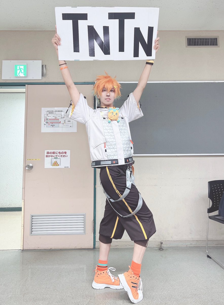 bisukok5u4's tweet photo. コスパフォ/🦊✌️🌩️🦒📿🍔
一生騒いでたから何が合ってたかも分からんレベルで楽しんでたwww笑
tntnボード作った❣️
やっぱコレがなきゃこの3人は出来んよね🥴✨️
にしてもデカく作りすぎたなwww
2人に『お願い💪🏻』やらせて練習中ゲラゲラ笑ってました🤣
マジ楽しかったーーー‼️
#SUNPEACE #コスダン https://t.co/hgxCfiBzkh