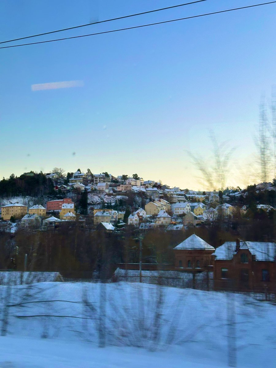 SoyRickySeaman's tweet photo. Taking the train in January from the airport into downtown Oslo might be top 3 most beautiful introductions to any country I’ve visited throughout the world…winter wonderland vibes, country # 94 🇳🇴 #norway #travel #everycountryintheworld https://t.co/Q3bzl6RRX7