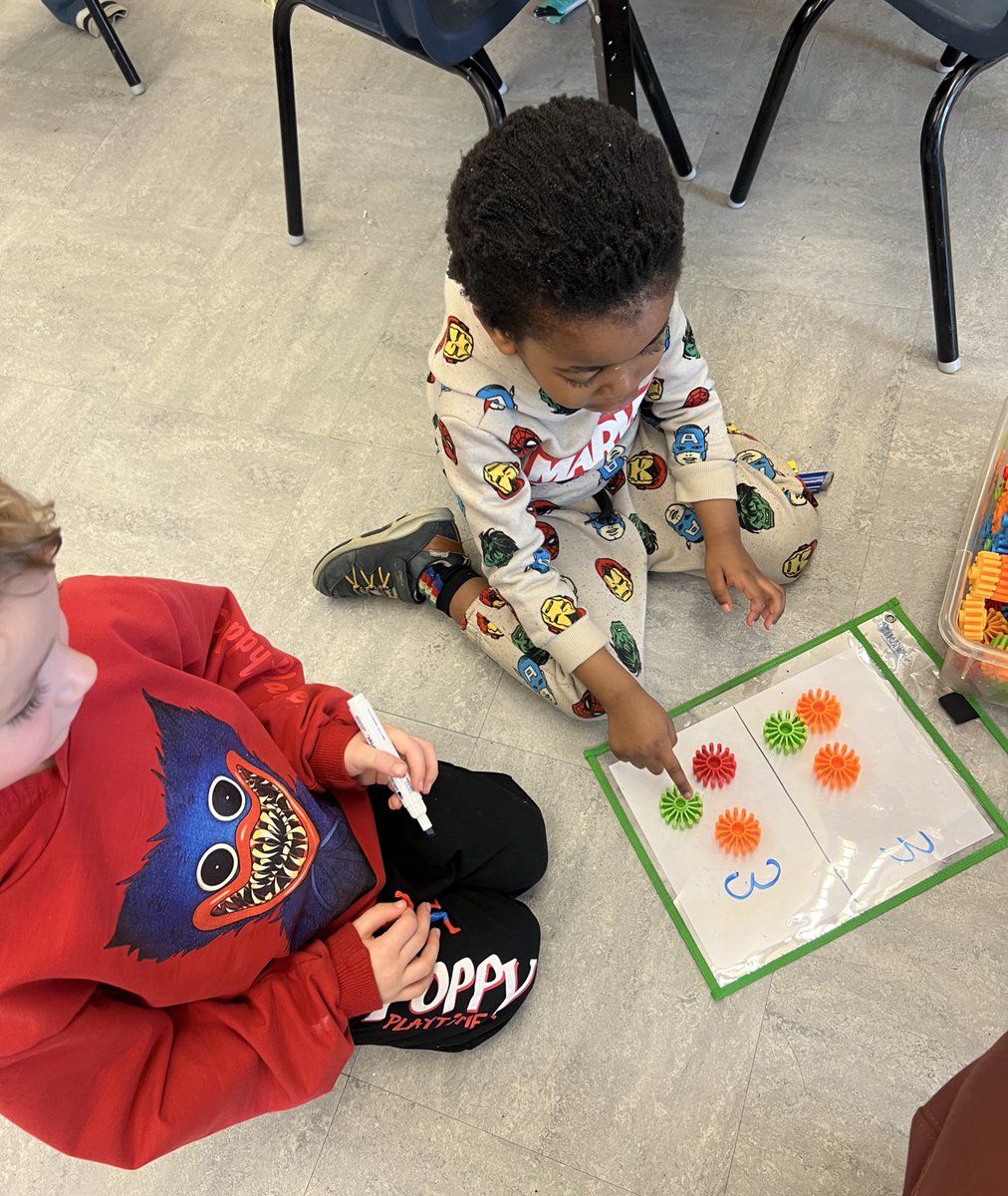 MsHarris_edu's tweet photo. We had so much fun, and practiced so many skills with this simple activity!

Roll the dice
Write the numeral
Build the set
Compare with your partner
Count the total

@StTeresasSchoo1 @NLSchoolsCA @nlta_mssic @NLESDNT https://t.co/iqtaHiM2RG