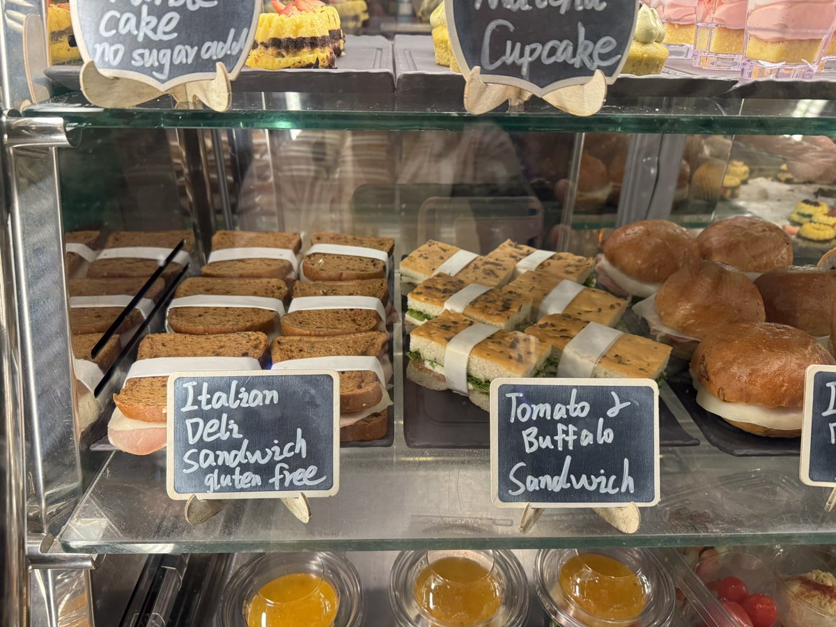 Sondansr's tweet photo. @RoyalCaribbean, you know better. Please do better. 
#symphonyoftheseas #celiac #crosscontamination #glutenfree https://t.co/I5Tmm6dXYX