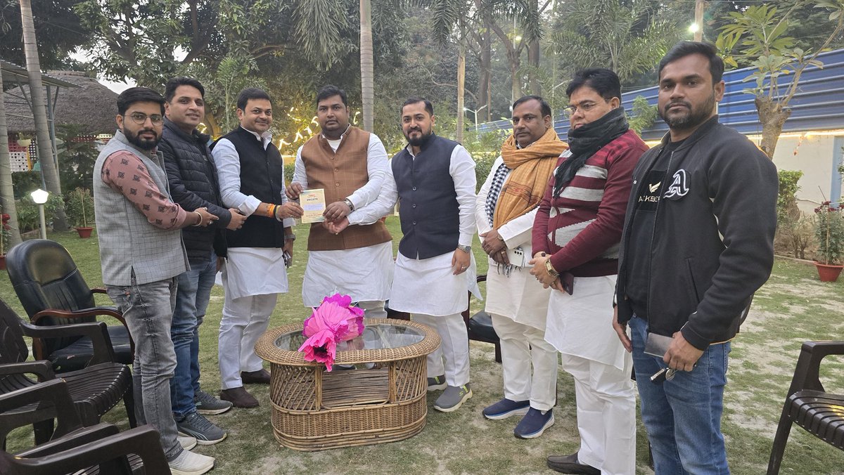 amitranumla's tweet photo. बिहार सरकार माननीय मंत्री श्री जयंत राज जी को आगामी 14 जनवरी को बिहार प्रदेश कार्यालय में आयोजित दही-चूड़ा के भोज हेतु आमंत्रण दिया। 
इस दौरान पार्टी के प्रदेश उपाध्यक्ष श्री संजय सिंह जी, चिकित्सा प्रकोष्ठ के प्रदेश अध्यक्ष श्री अजय यादव जी एवं सोशल मीडिया संयोजक गौरव सोनी जी मौजूद रहें। 
@iChiragPaswan @LJP4India