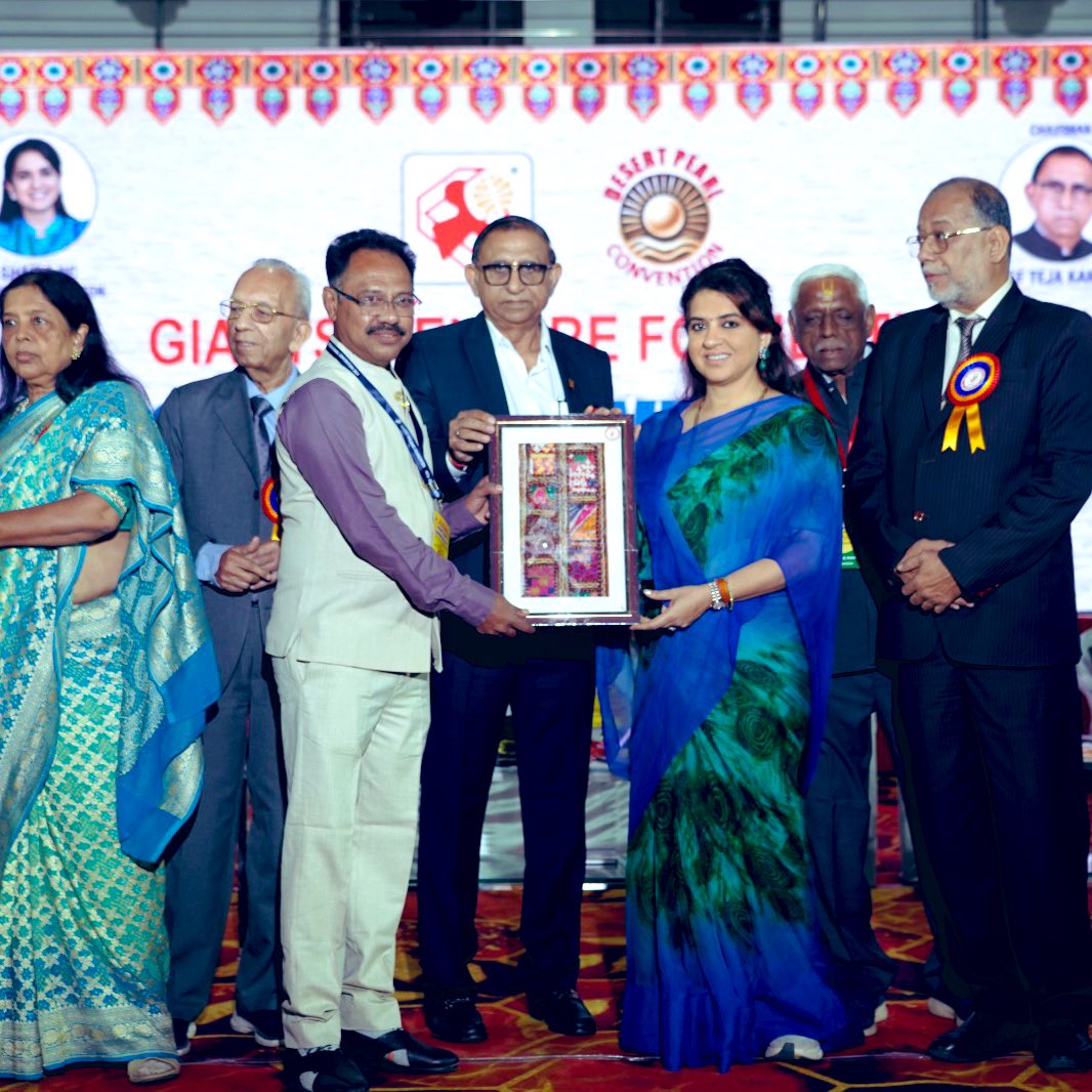 ShainaNC's tweet photo. Presented awards to our most deserving @GiantsWelfare foundation groups and members at our 49 th @GiantsWelfare international convention in Kutch Gujarat @narendramodi @Dev_Fadnavis @mieknathshinde @DrSEShinde @Shivsenaofc @RSSorg @blsanthosh https://t.co/qPNgZofX9b